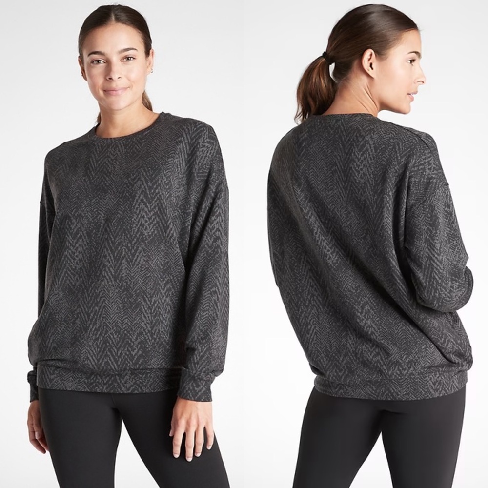 Athleta Long Sleeve Workout Shirt Sweatshirt Long sleeve Studio To Street Print